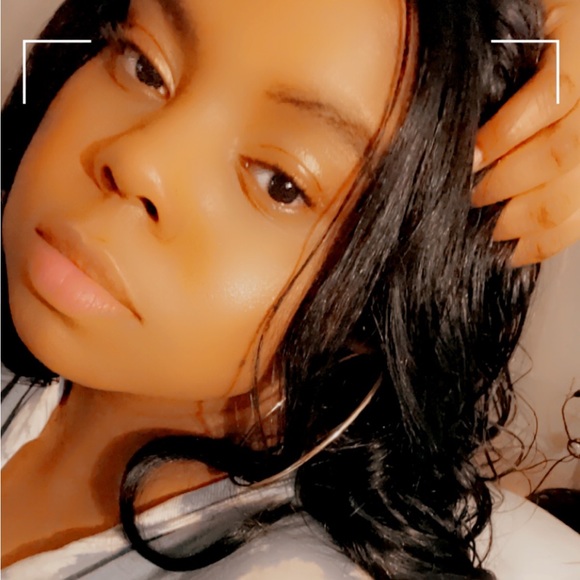 Meet your Posher, Jacquelyn - Picture 1 of 2